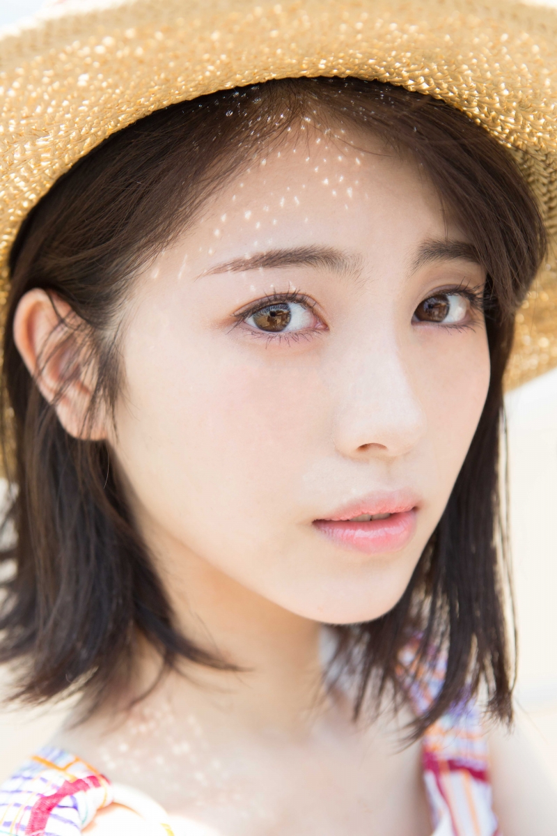 女優・浜辺美波の“高校生最後の夏”を収めた「浜辺美波 2019カレンダーブ...