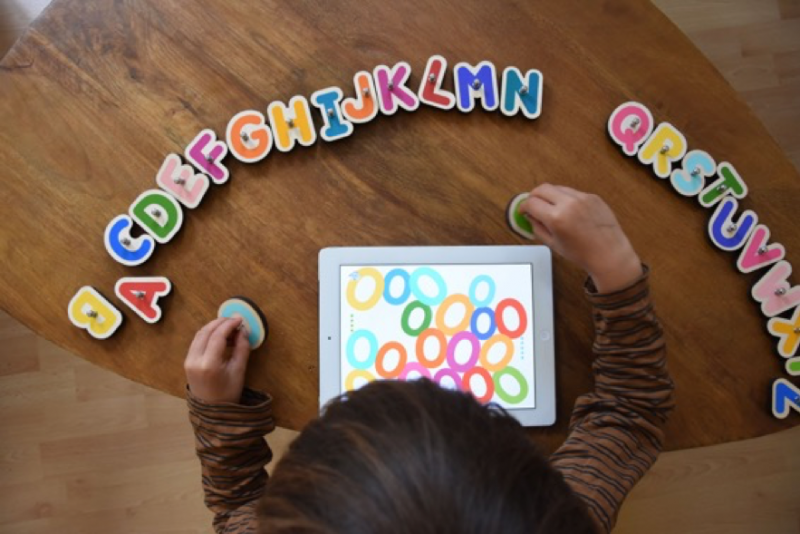 遊びながら数字や言語が学べる！ 「marbotic」の子供向けおもちゃが凄す...