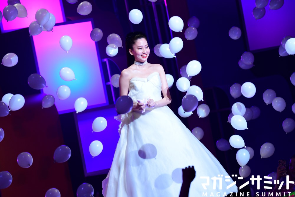 河北麻友子、涙＆笑顔のランウェイで『ViVi』卒業